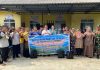 Bupati Aneng Salurkan 517 Paket Sembako Bantuan Presiden di Tarempa Selatan
