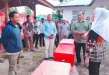 Nelayan Cemaga Tengah Curhat ke Cen Sui Lan: “Pelabuhan Kami Sudah Uzur Bu”